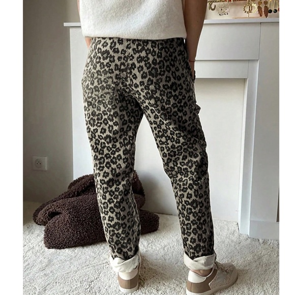 Cozy Leopard Print Stretchy Waist Pockets Jogger Pants - Picture 2 of 3